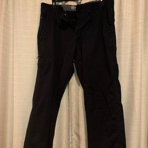 Men’s Weatherproof cargo pants.